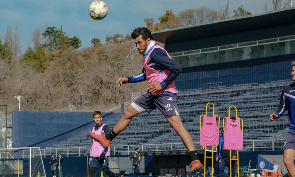 Independiente Rivadavia debe ganar ante Santamarina en Tandil para acercarse a la zona de clasificación.