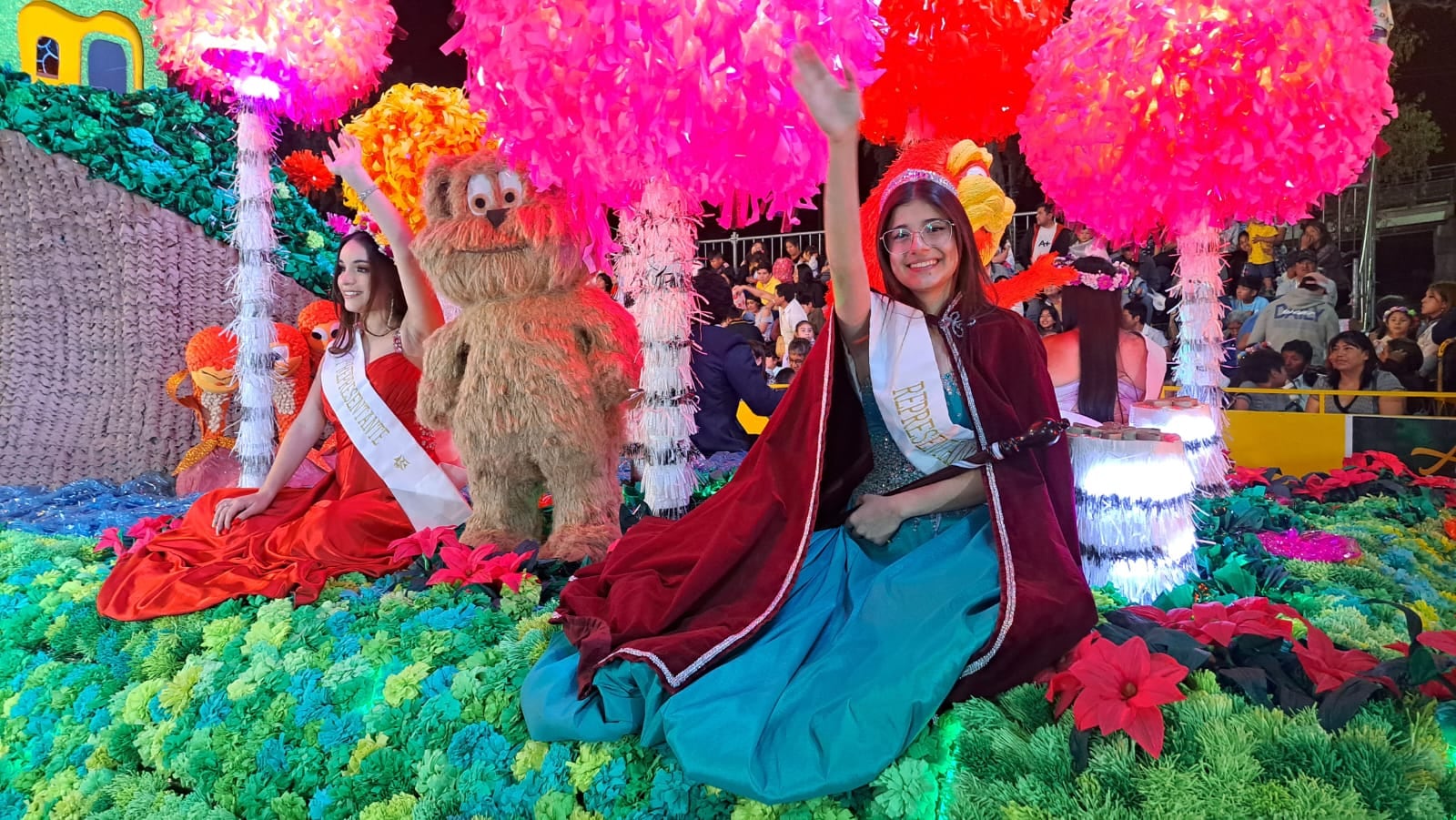 Un trabajo fantástico realizan los estudiantes de Jujuy en la construcción de sus carrozas, en una tradición de muchas décadas.