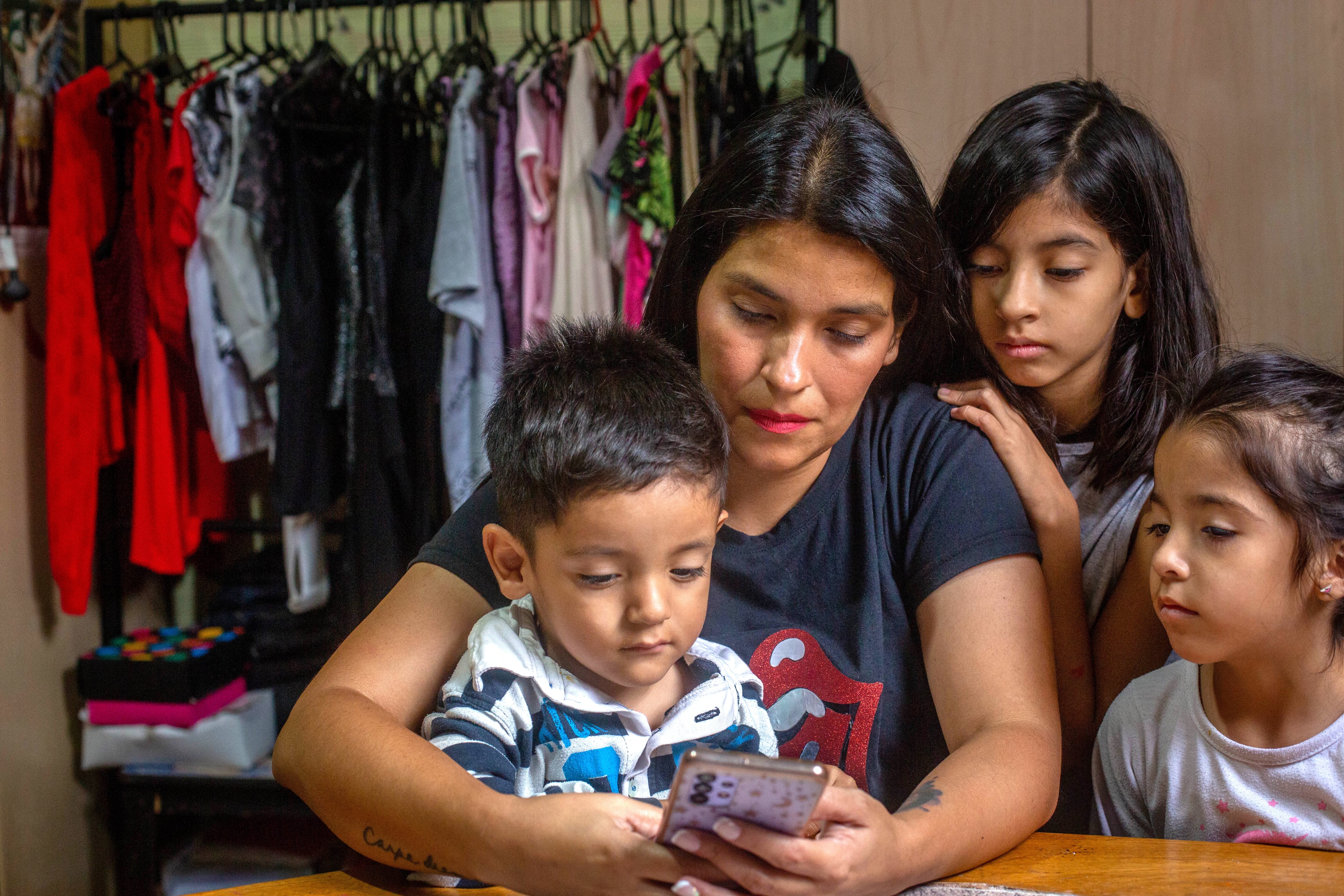 Romina Tolaba, de Mooi, tienda de ropa, una de las beneficiarias de Pro Mujer. (Foto Javier Corbalán)