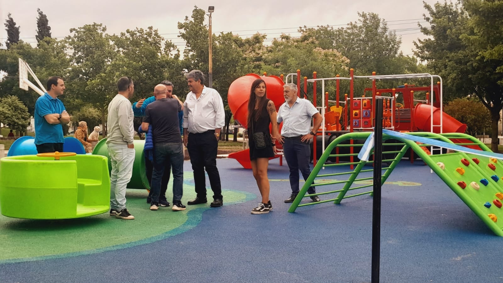 Se inauguró el nuevo sector de juegos en la Plaza Francia