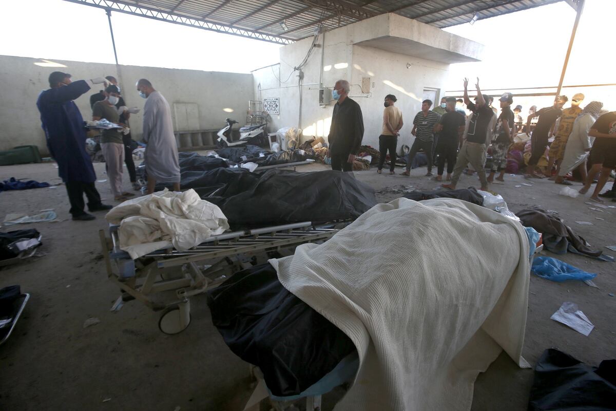 Voraz incendio en un hospital de Irak con pacientes de COVID-19: son al menos 64 los muertos