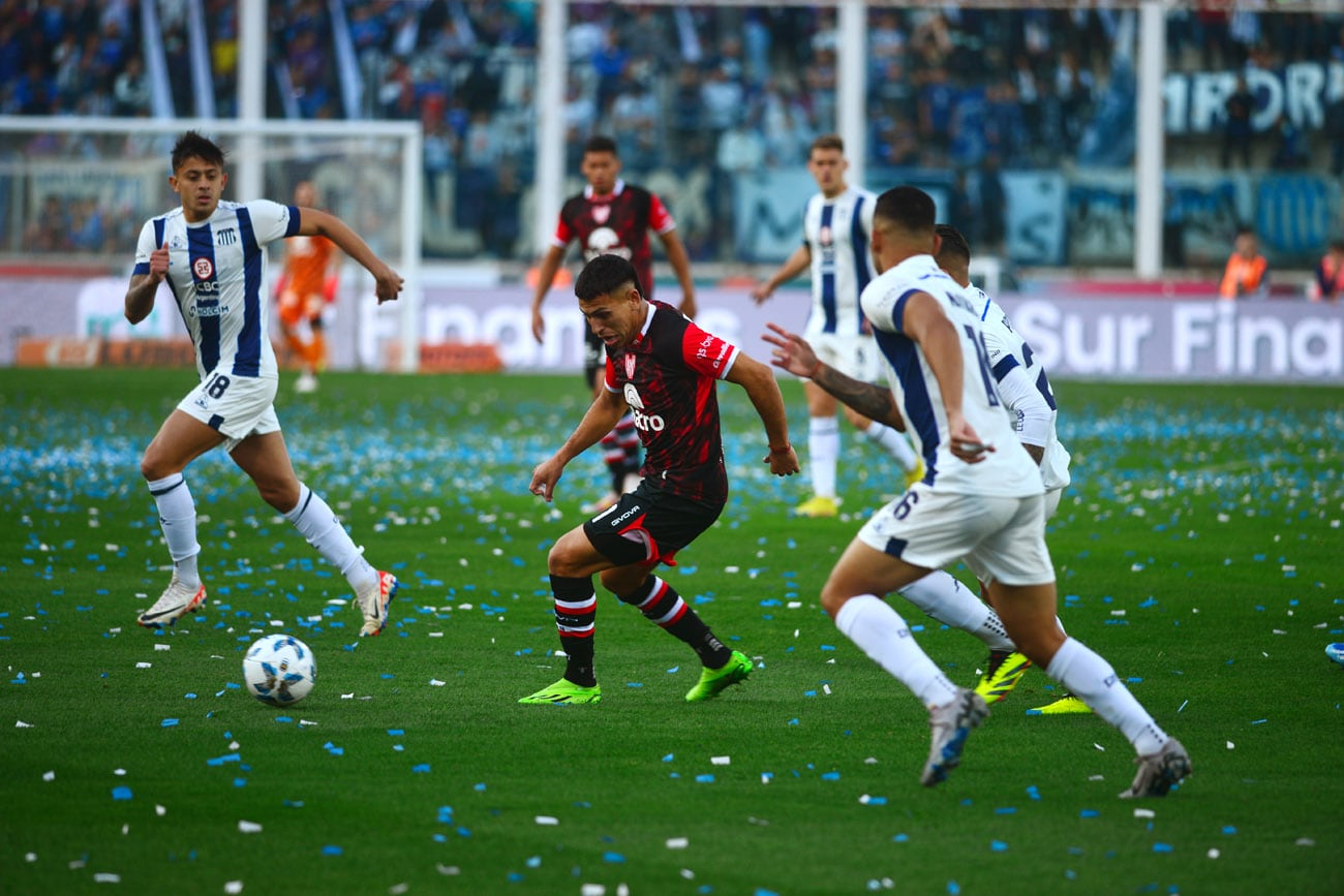 El clásico cordobés entre Talleres e Instituto finalizó empatado 1 a 1.  (Nicolás Bravo / La Voz)