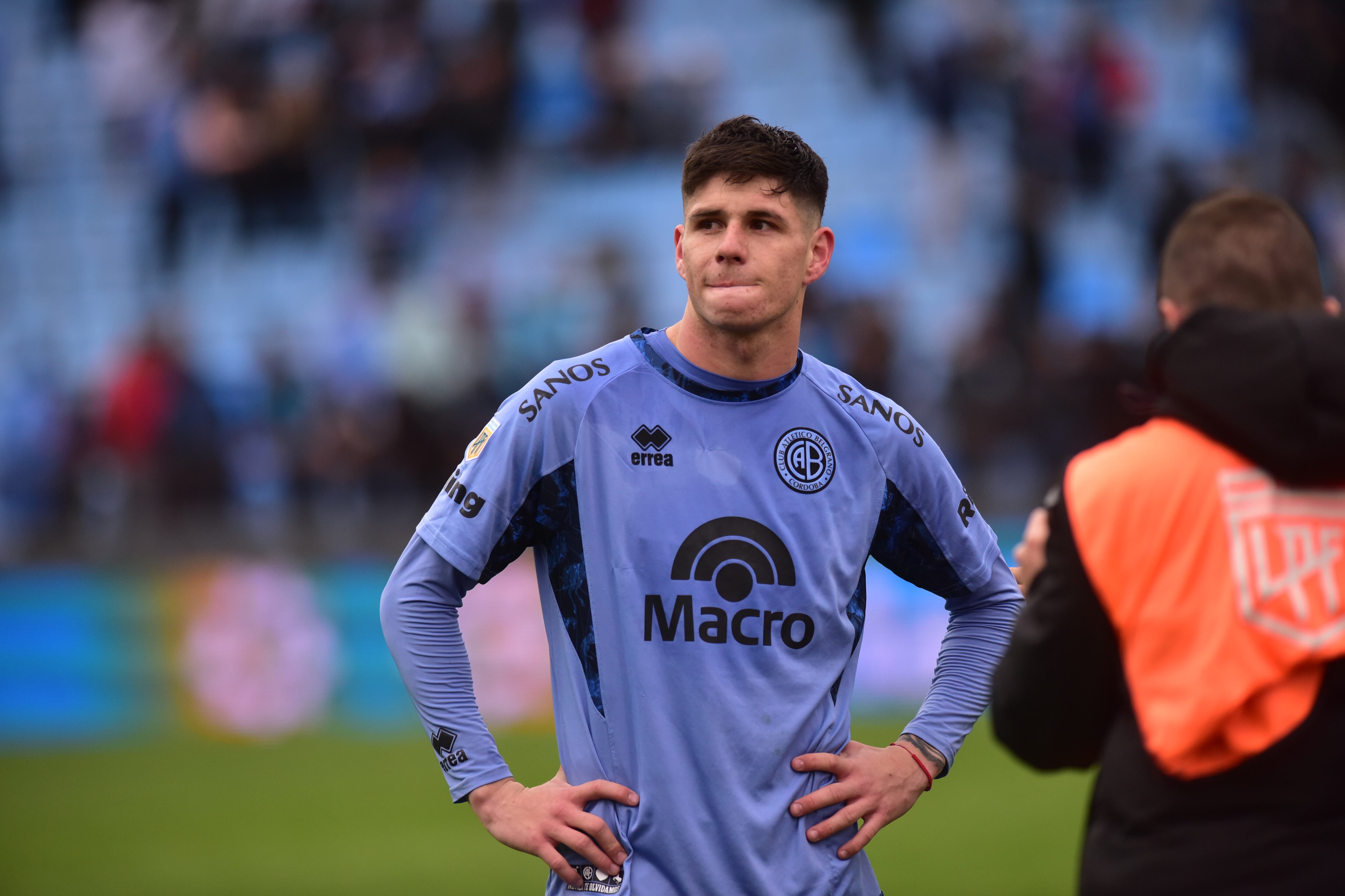 Bruno Zapelli se despidió de Belgrano en Alberdi en el partido ante San Lorenzo. Los hinchas le agradecieron su aporte. Foto Javier Ferreyra