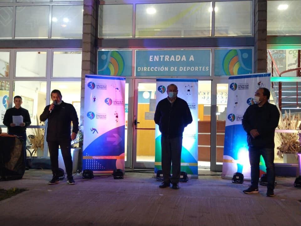 Entrega de elementos deportivos a los clubes del Distrito