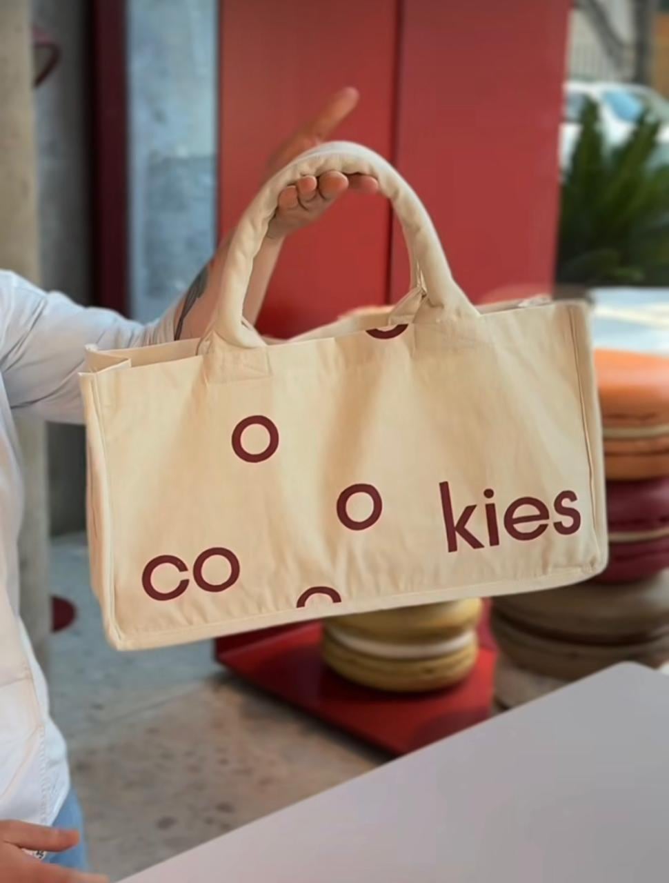 Así es la polémica bolsa para guardar la caja de cookies.