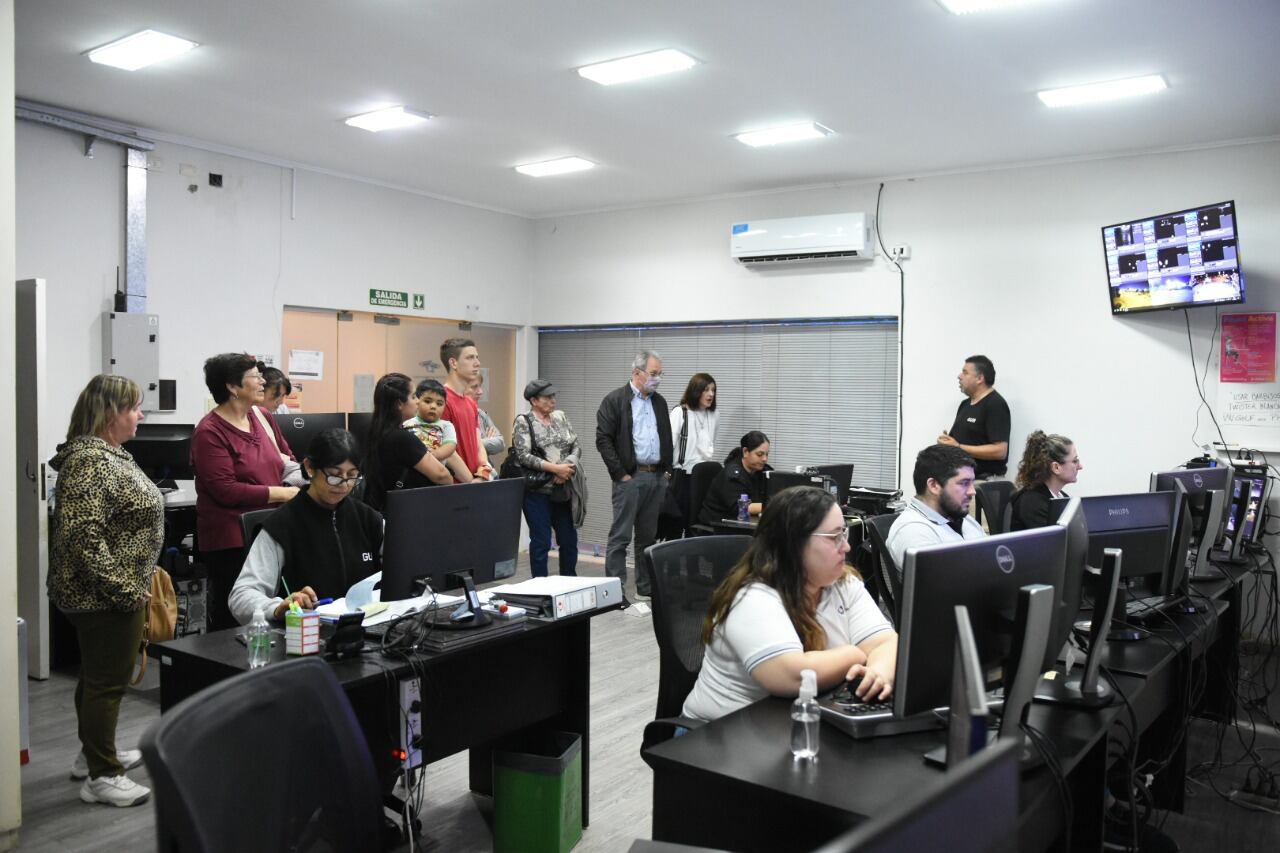 Vecinos del barrio Malvinas Argentinas recorrieron el Centro De Monitoreo