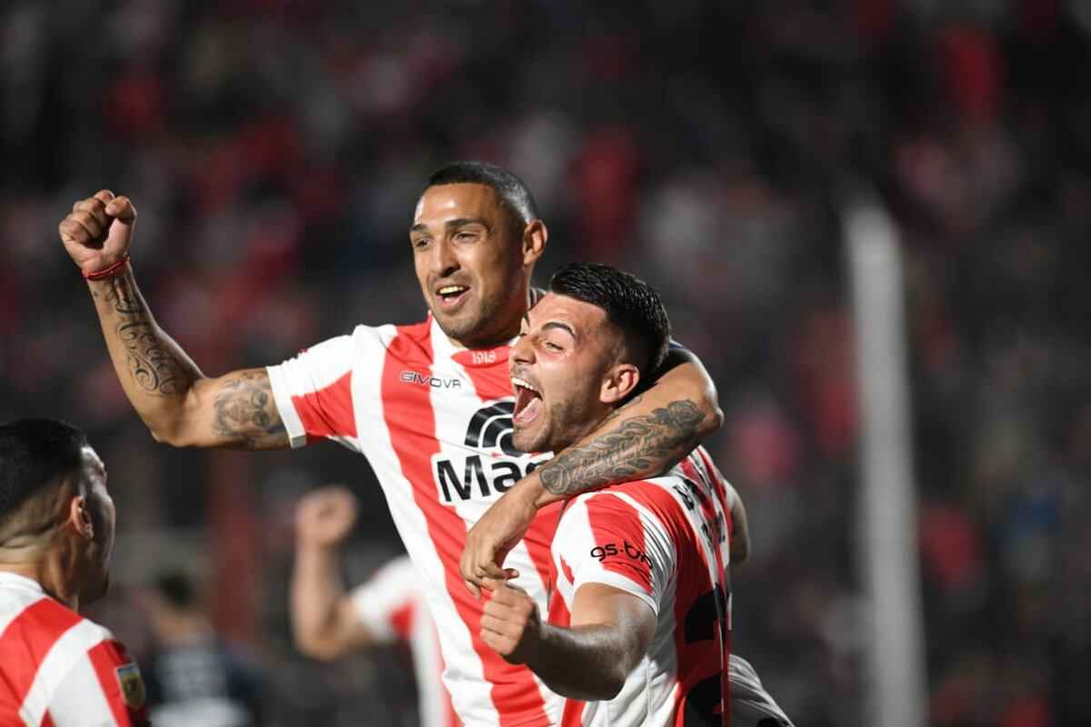 Instituto y un show de goles para derrotar a Independiente y subirse a la punta
