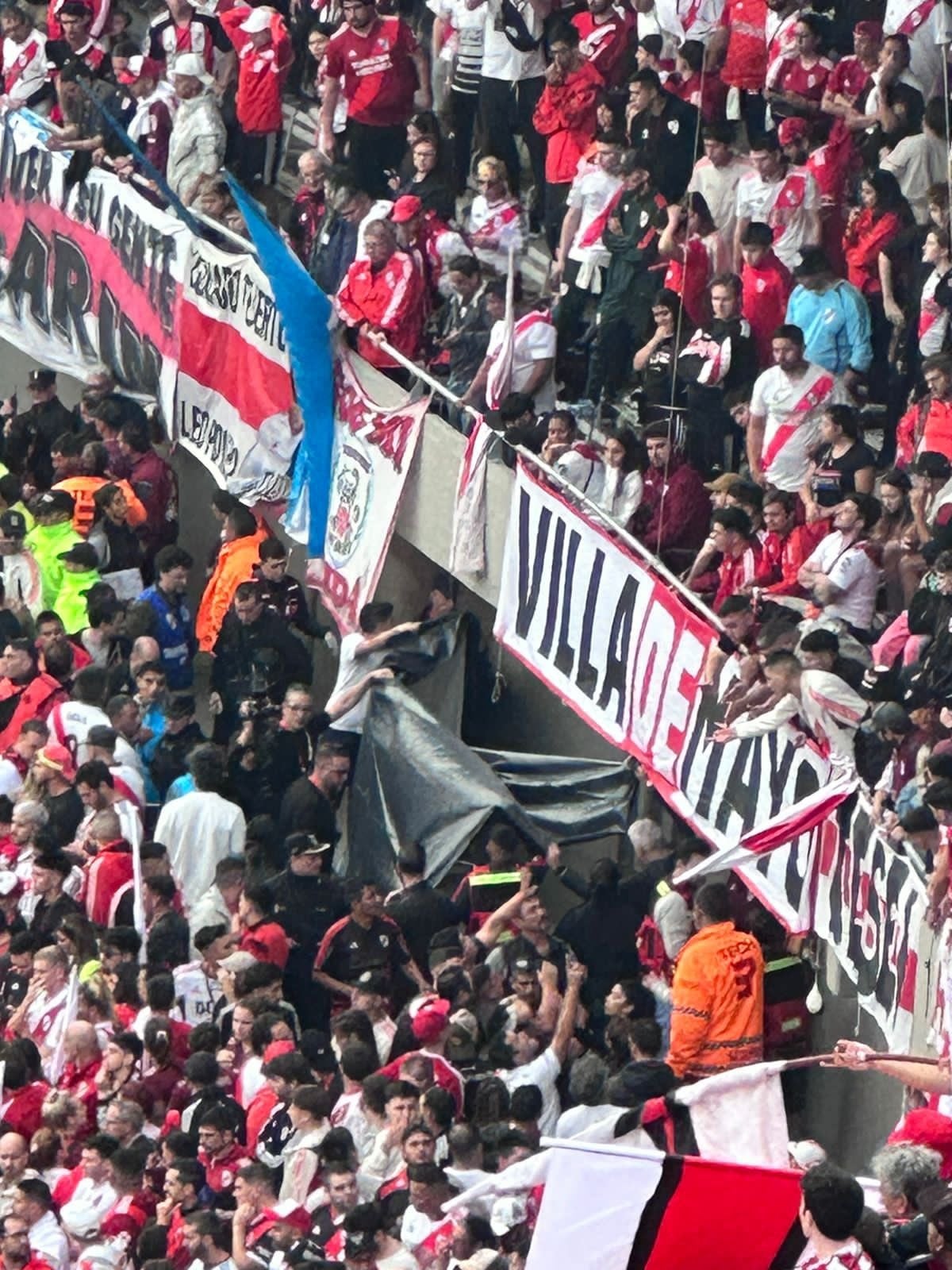 Murió un hincha de River tras caer de la Sivori Alta