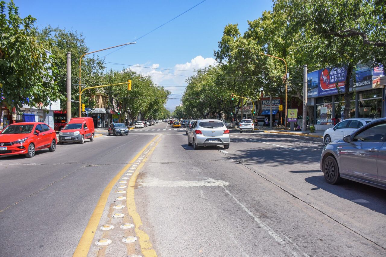 Vista de la Vicente Zapata que mañana tiene cambio de sentido por obras

Foto: Mariana Villa / Los Andes