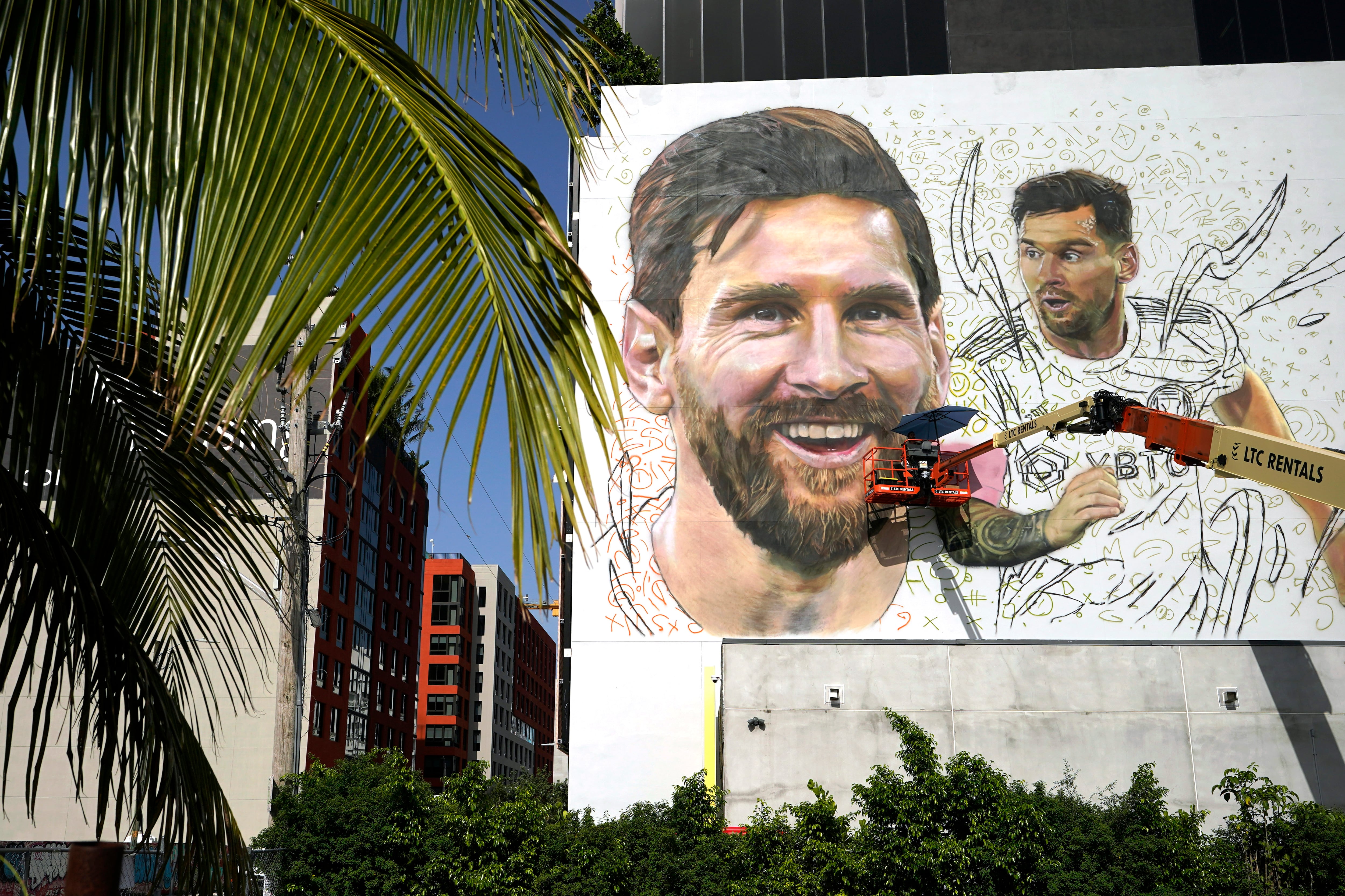 Maximiliano Bagnasco le dedicó un mural gigante al campeón mundial en Wynwood.