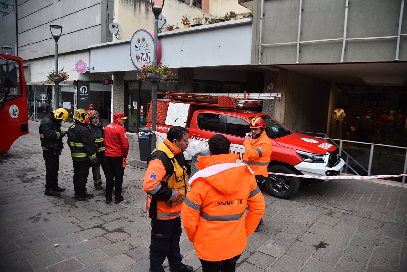 Incendio con cuatro victimas fatales en un edificio de calle Caseros 39. foto: Pedro Castillo / La Voz