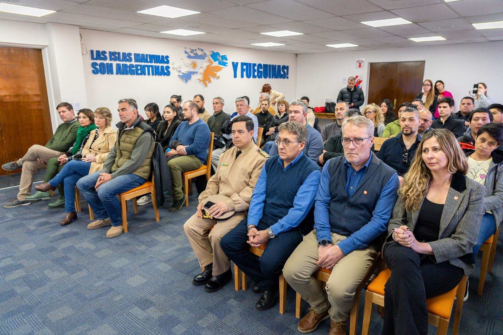 “Observadores a bordo de buques pesqueros”