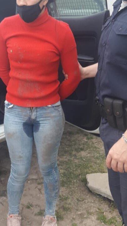 Detuvieron a una mujer de 22 años, acusada de provocarle graves quemaduras a una mujer y su hijo de un año y medio