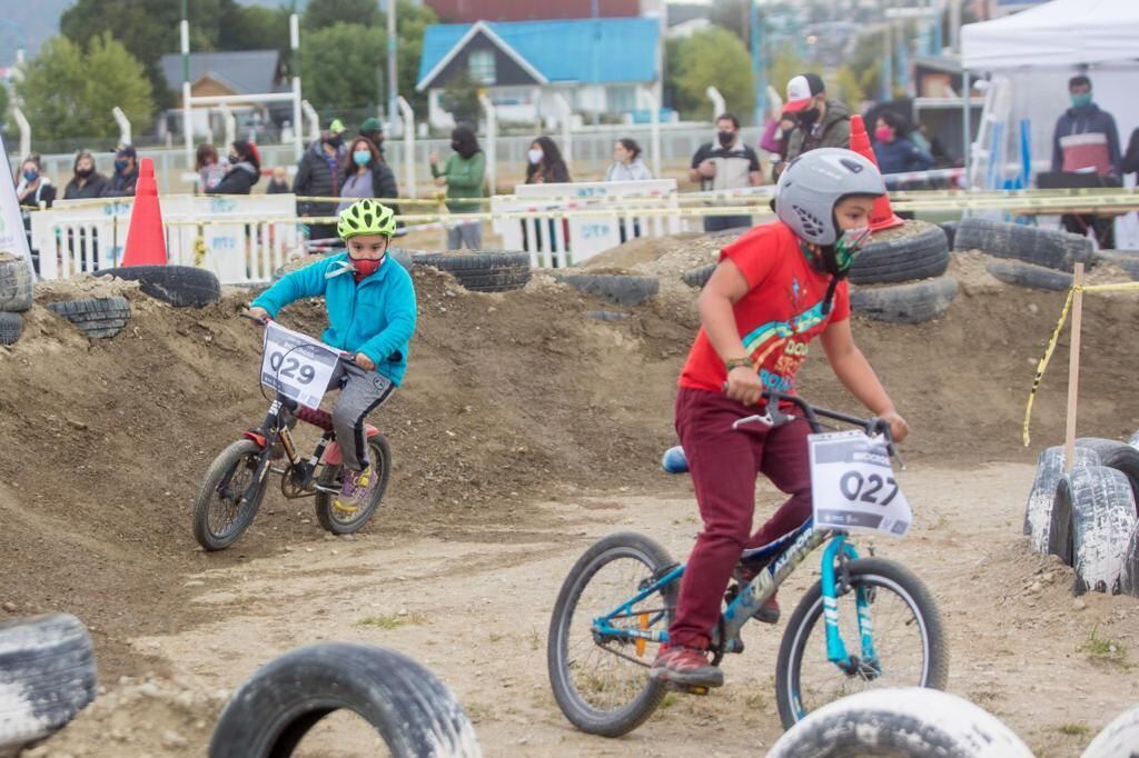 En el Estadio "Hugo Lumbreras", tuvo lugar la 1ra fecha del Torneo de Bicicross de la ciudad, organizada por el Instituto Municipal de Deporte.