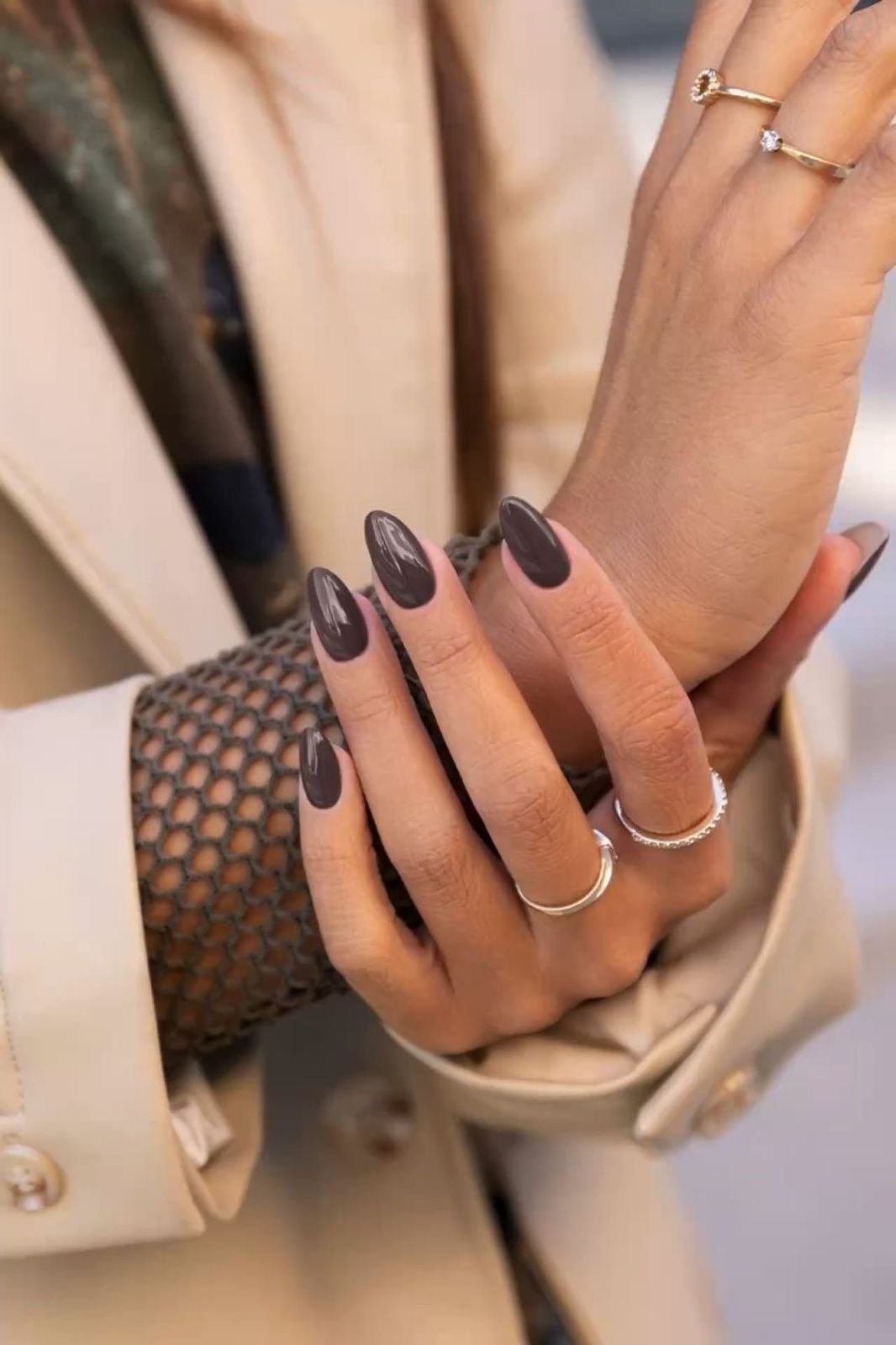 El mocha mousse es el color del año y también será tendencia en la manicura. 