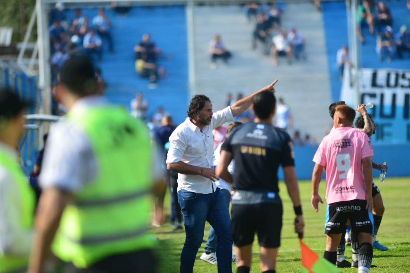 Carlos Bossio y su Racing que se quiere mezclar entre los punteros (La Voz archivo).