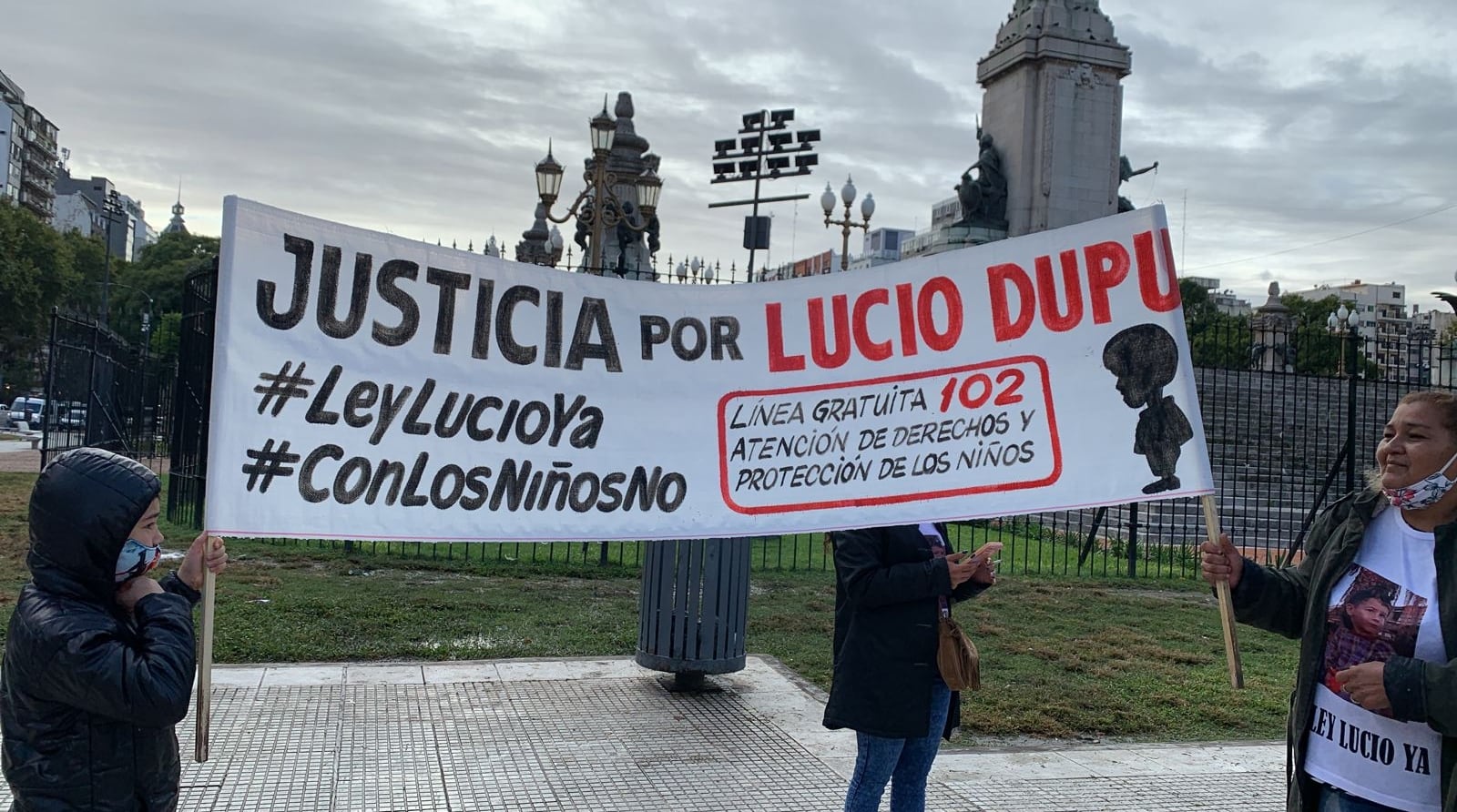 Familiares de Lucio Dupuy marcha al Congreso de la Nación.