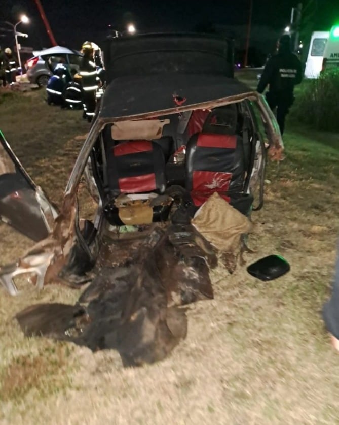 Impresionante choque entre dos autos en la Ciudad de San Luis.