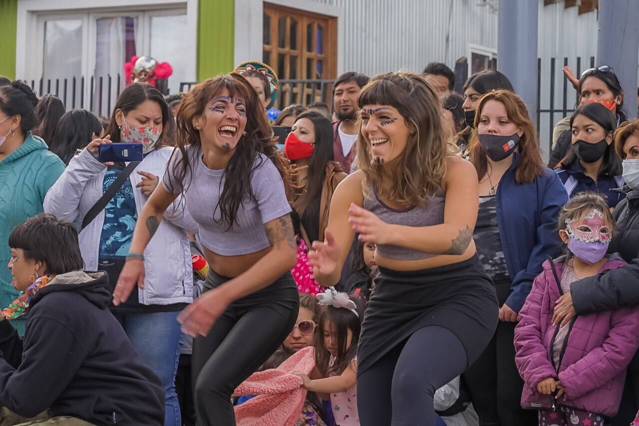 Ushuaia volvió a vivir el carnaval barrial tras la pandemia.