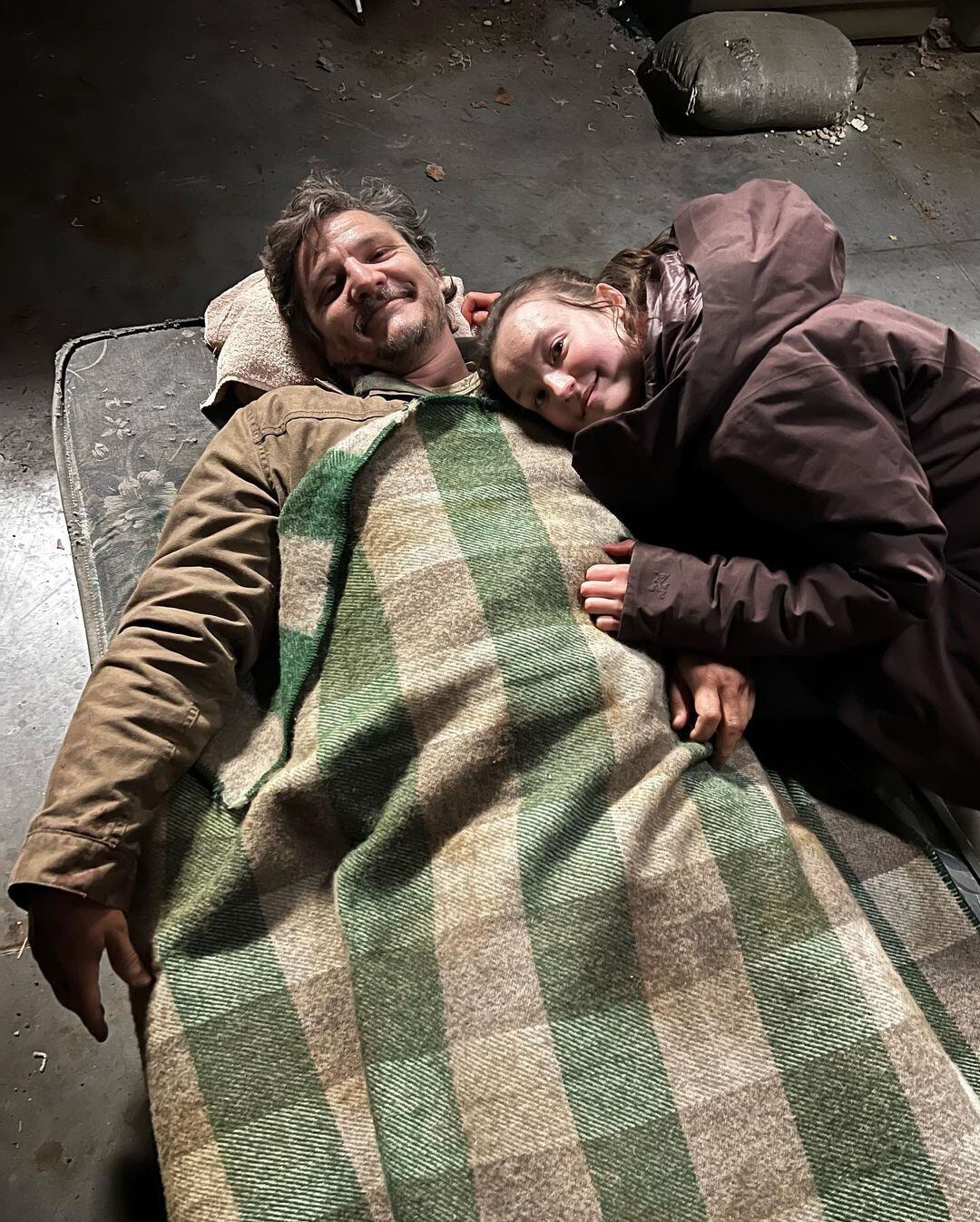 Pedro Pascal y Bella Ramsey en The Last of Us