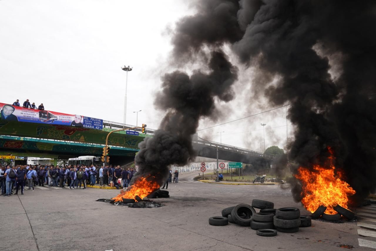 La protesta de los colectiveros marcó el hartazgo de la gente con la política. (Maxi Failla/ Clarín)