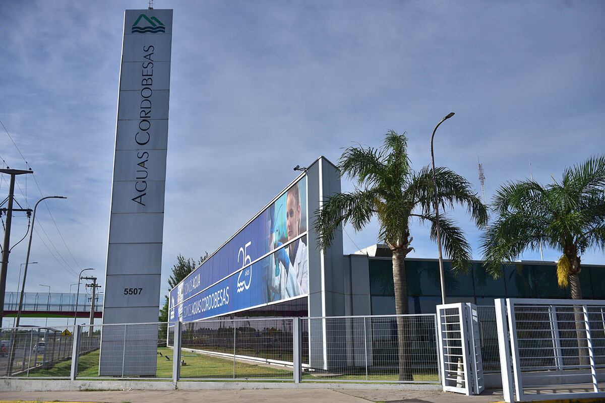 Aguas Cordobesas deberá descontar los días sin servicio a los vecinos afectados por la rotura del caño