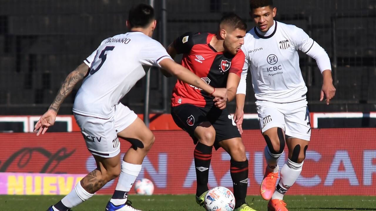 Julián Fernández se desgarró durante el partido entre Newell's y Talleres de Córdoba.