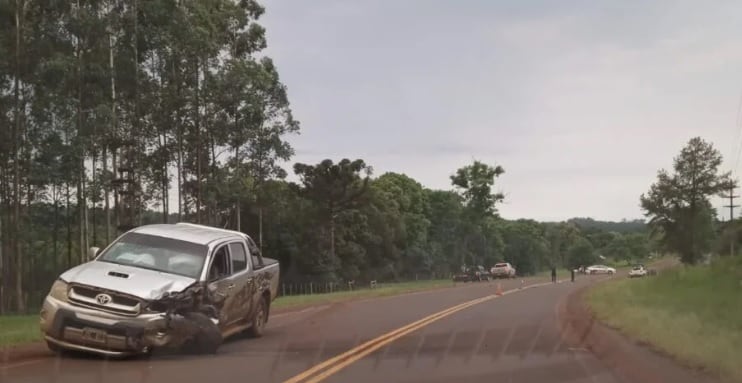 Eldorado: una mujer resultó herida tras una colisión entre dos vehículos.