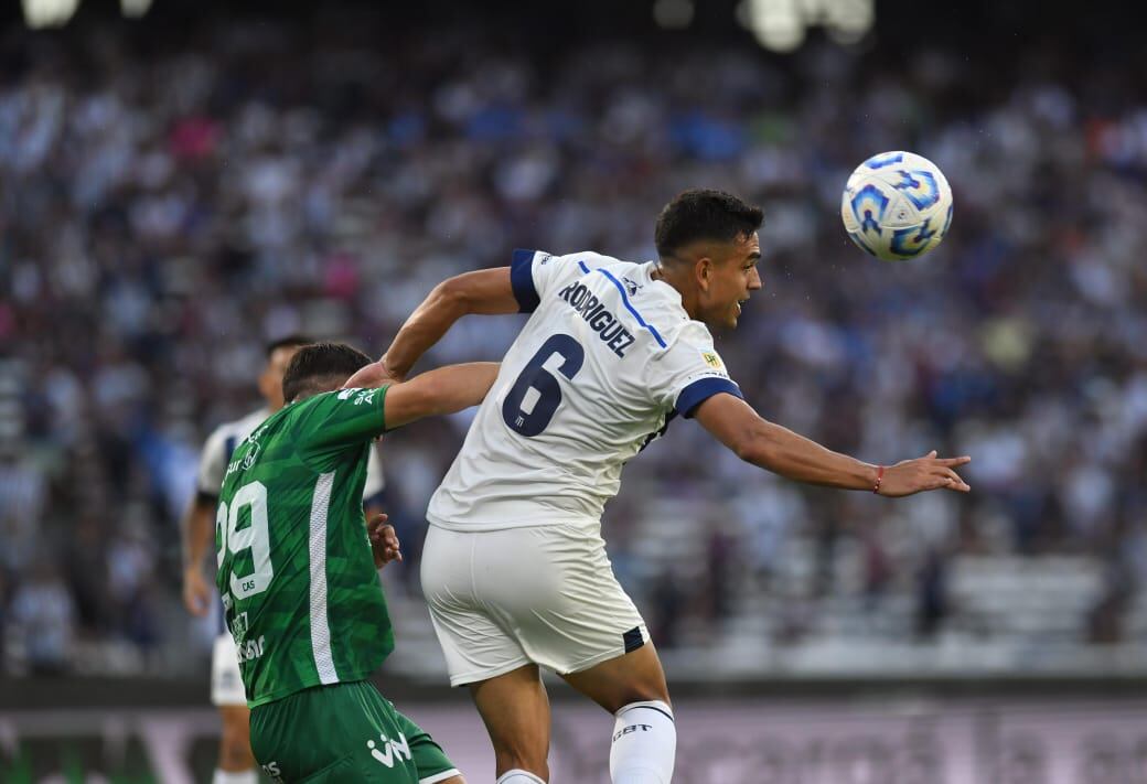 Talleres y Sarmiento, en el Kempes, en duelo por la fecha 23 de la Liga Profesional. (Facundo Luque / La Voz)