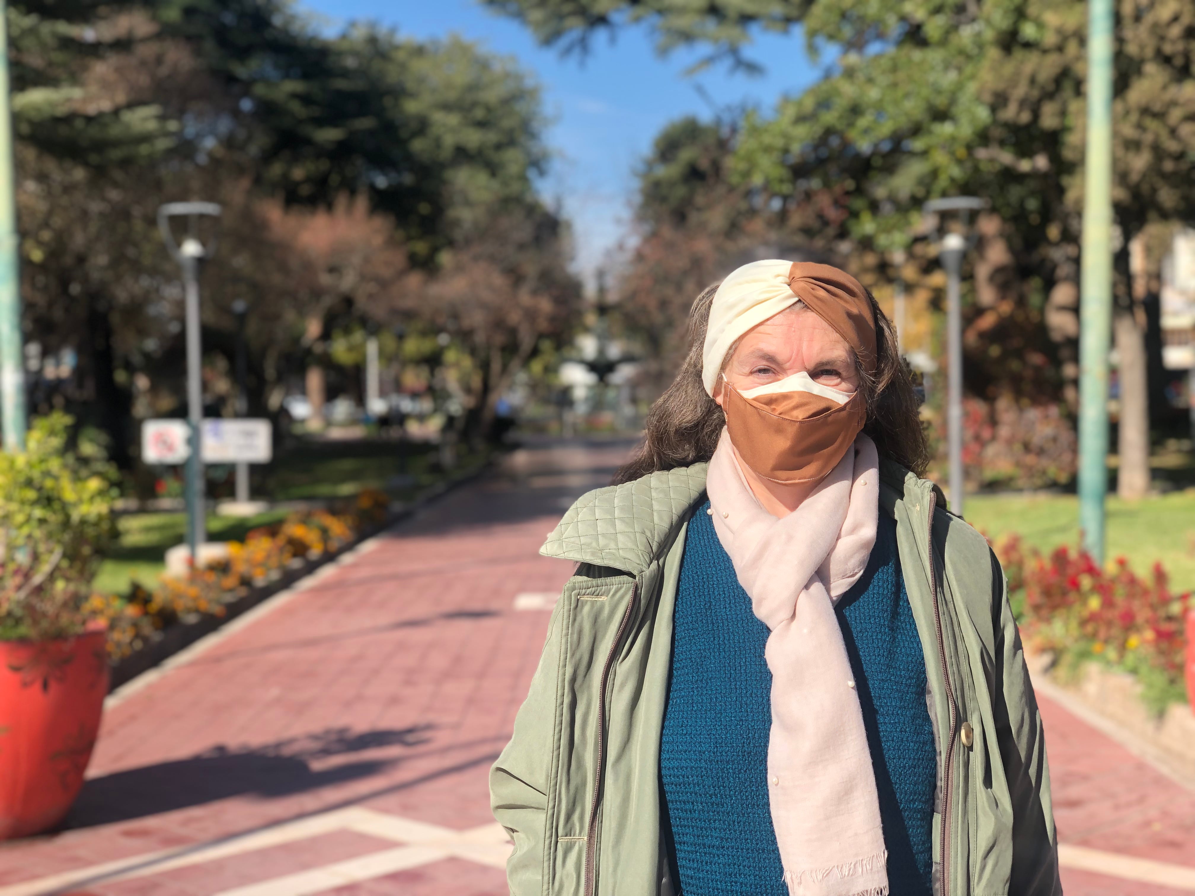 Isabel se encuentra todos los viernes, sábados y domingos en la Plaza de Maipú.