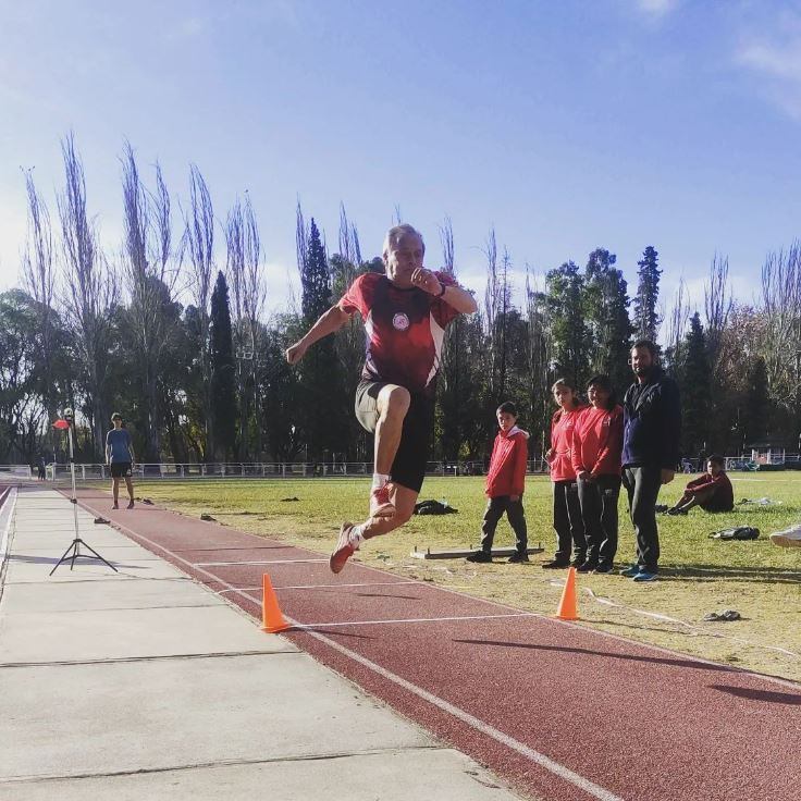 Pipío Fernández (Cavem) campeón en atletismo +75.