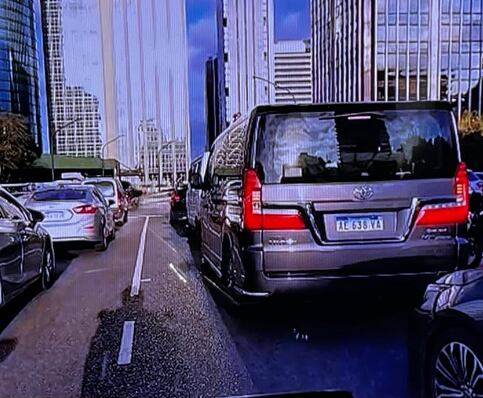 El auto que trasladaba a Sergio Massa rumbo a la Casa Rosada.