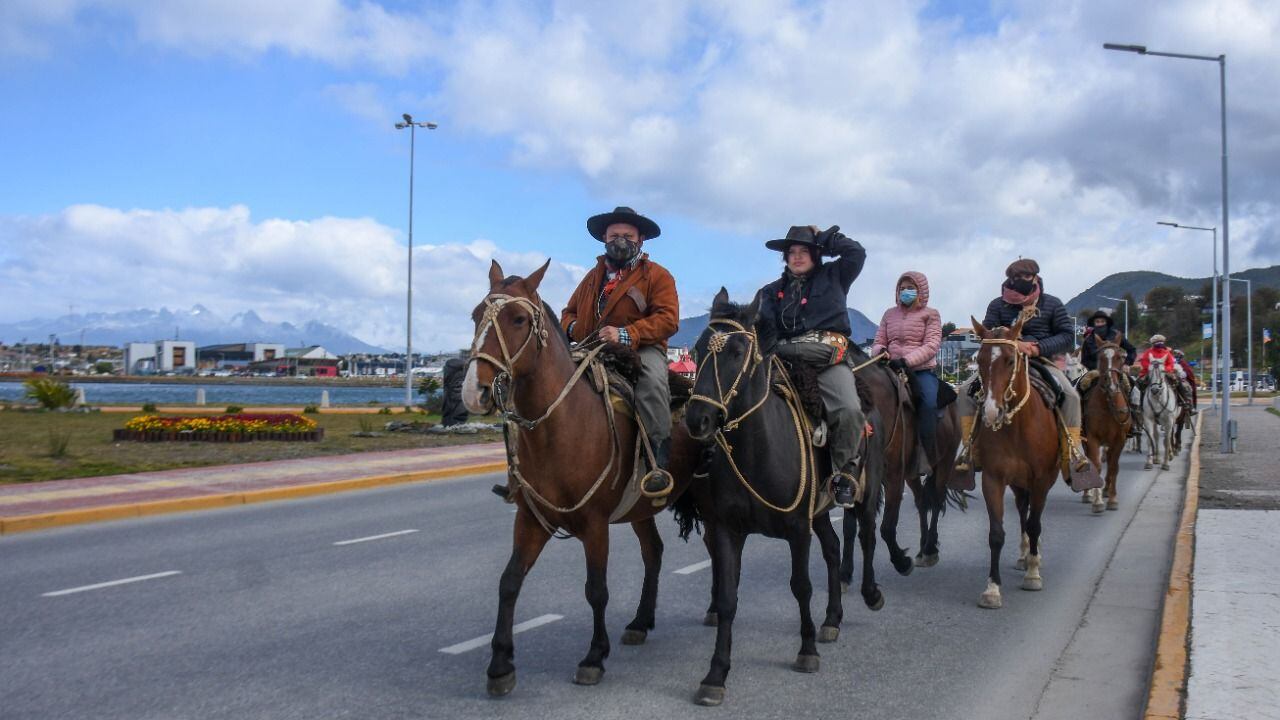 Se realizó una cabalgata por las calles de la ciudad de Ushuaia