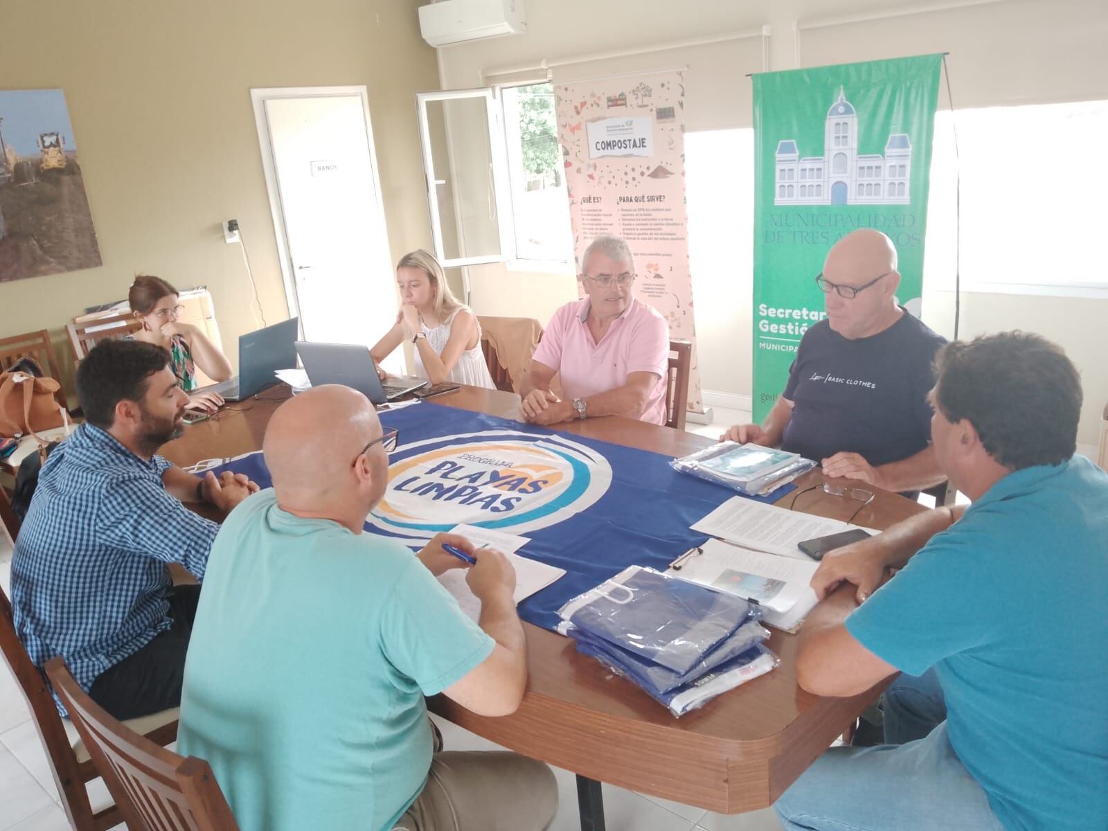 24 Horas de la Corvina Negra 2023: operativo de limpieza de playas en conjunto entre la Municipalidad de Tres Arroyos y el Club Cazadores