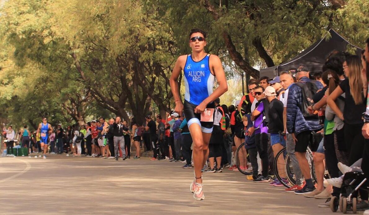 Triatlón del Lago: Ibrahim Alucim se consagró campeón en Mendoza.