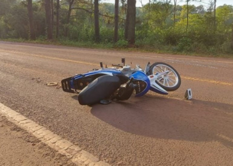 Encuentran el cadáver de un hombre junto a una motocicleta en Puerto Libertad.