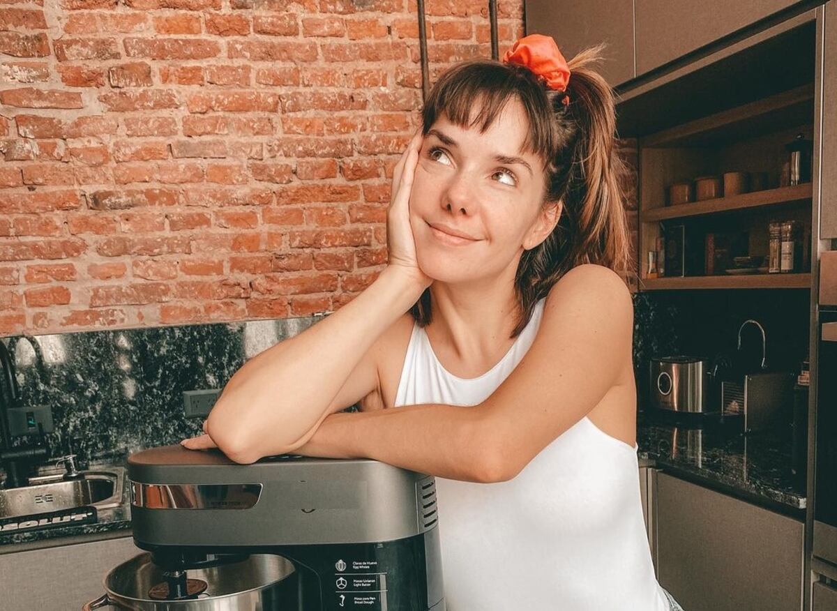 Julieta Nair Calvo lució su “bikini al revés” con un baile que se volvió viral