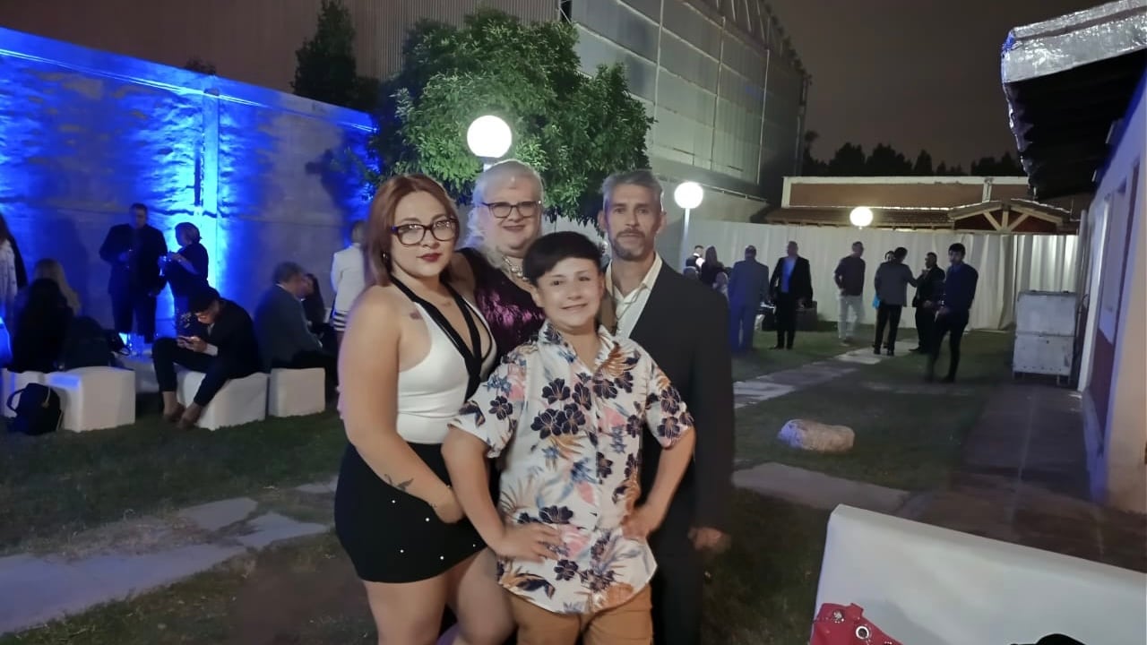 La familia de Daniela: su mamá, papá y hermanito.