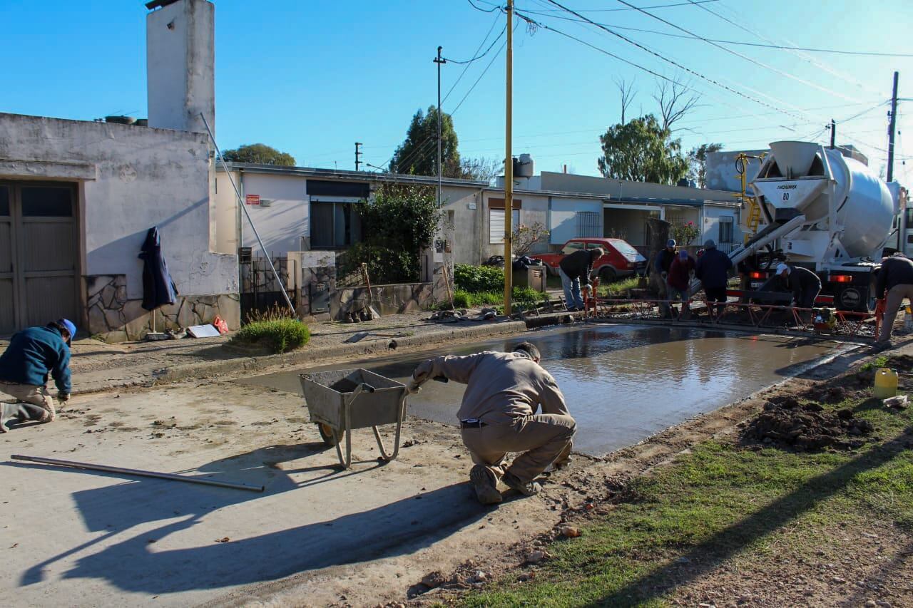 Tres Arroyos: Avanza la obra de pavimento en el barrio ATEPAM