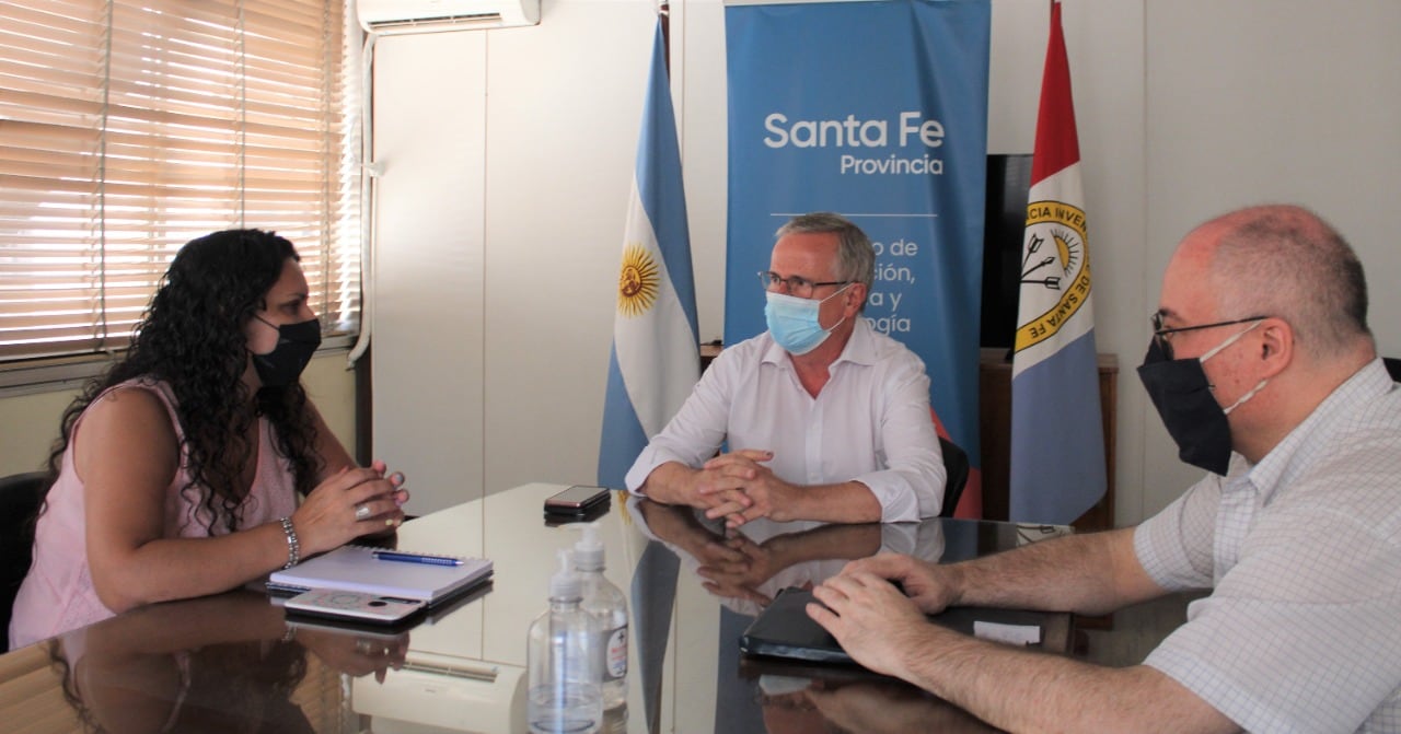 Reunión entre el secretario de Transporte de Santa Fe, Osvaldo Miatello, la concejala del bloque Todos Hacemos Rosario, Silvana Teisa, y el integrante del Observatorio Social del Transporte, Carlos Fernández Priotti por el transporte