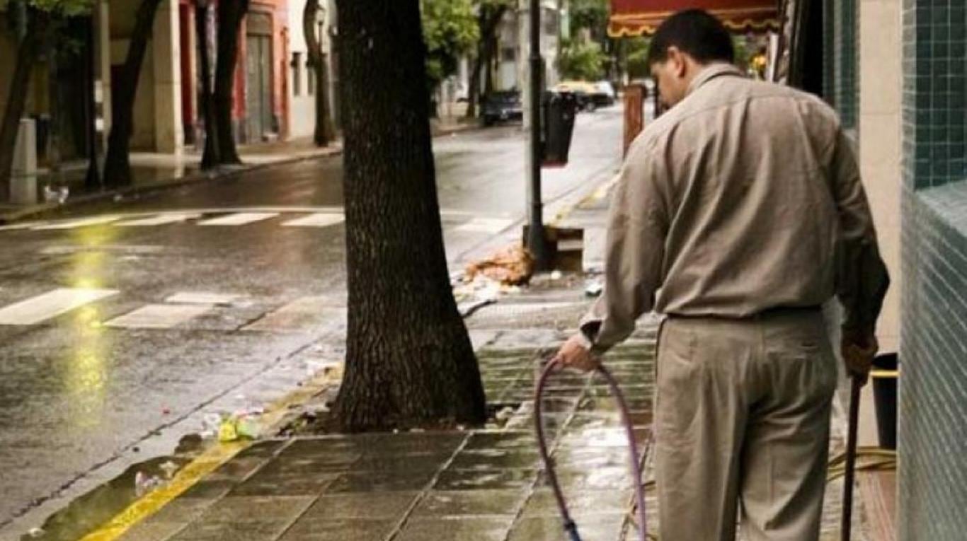 Uno de los rubros que genera mayores gastos en las expensas es el sueldo de los encargados de los edificios.