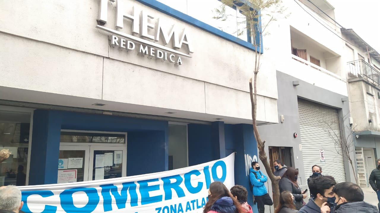 se encuentran exigiendo la reincorporación de una delegada gremial que fue despedida en la empresa prepaga de servicios médicos Thema.