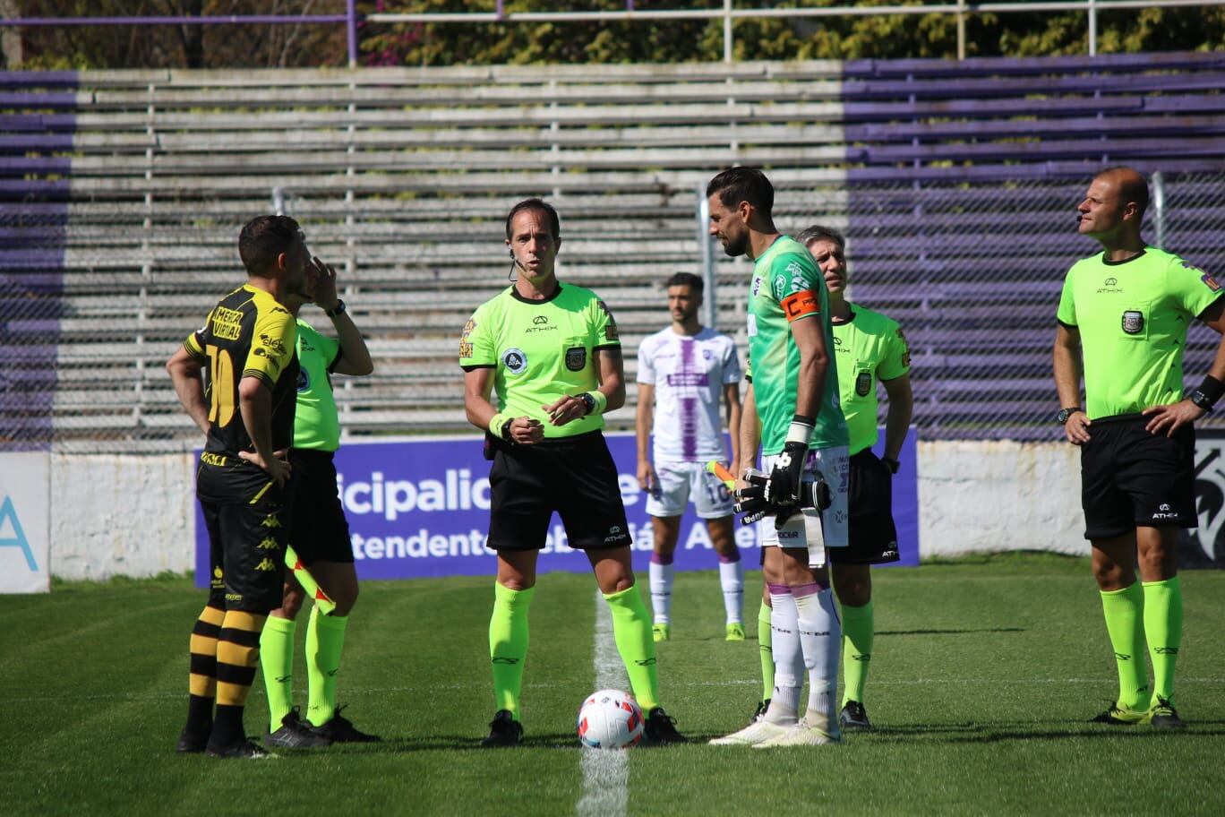 Santamarina de Tandil perdió contra Villa Dálmine y quedó a un punto de la tabla.