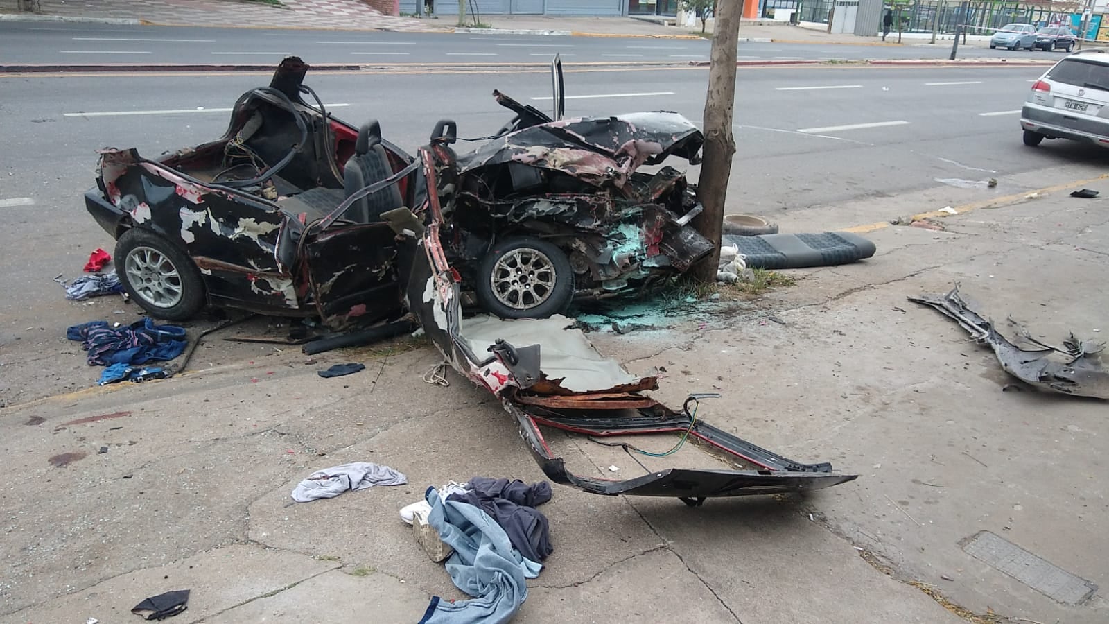 Córdoba. Tres jóvenes murieron tras el impacto. (@nachocadario)