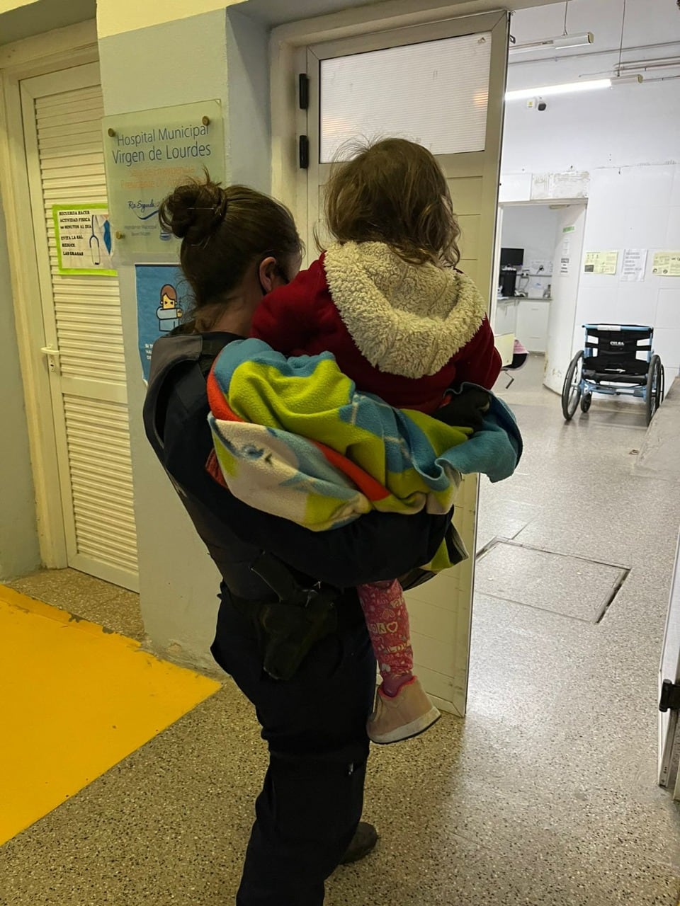 La niña fue trasladada hasta un centro de salud. Vecinos habrían escuchado llantos.