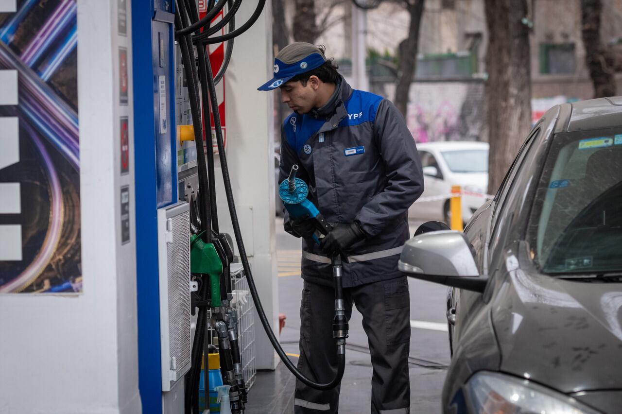 El litro de nafta super hoy en día se vende a $185,50