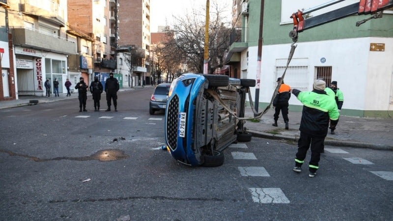 Tres personas resultaron heridas por un increíble accidente de tránsito en Rosario