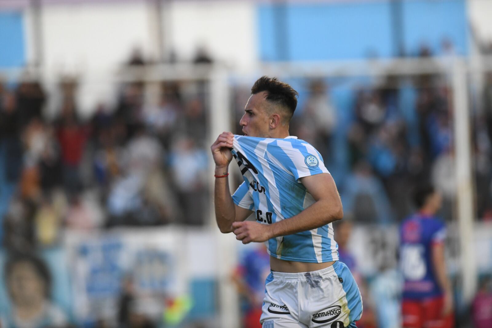 Racing de Nueva Italia venció 2-0 a Güemes por la Primera Nacional en el estadio Miguel Sancho. (Javier Ferreyra / La Voz)