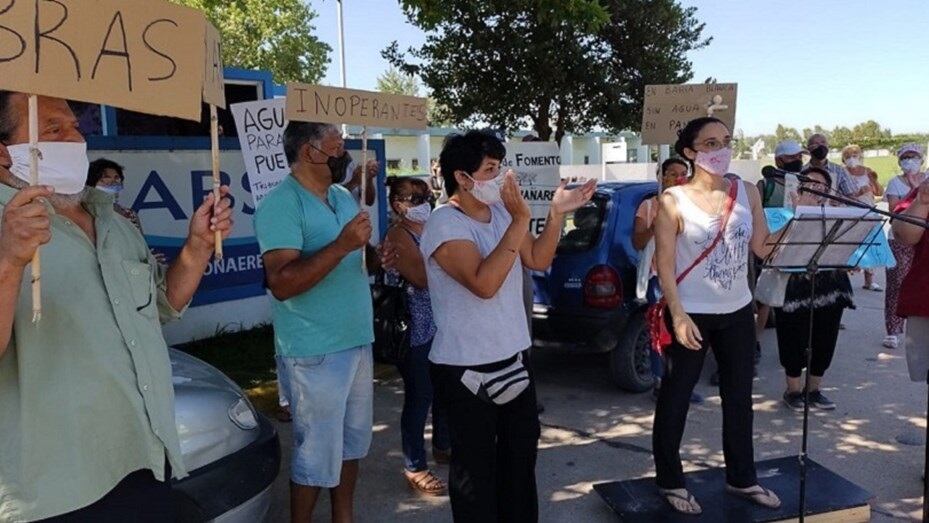 Los vecinos reclaman por el agua en ABSA