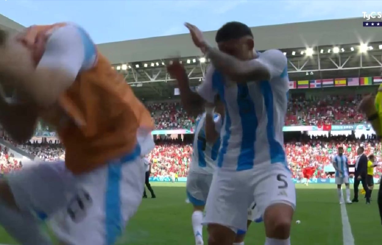 La bomba de estruendo preocupó a la Selección Argentina Sub-23 (Captura / TyC Sports)